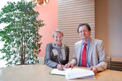 GWP Executive Secretary Dr Ania Grobicki signs MoU with FAO Assistant Director General Dr Alexander Muller at Natural Resources and Environment Department ©FAO Giulio Napolitano